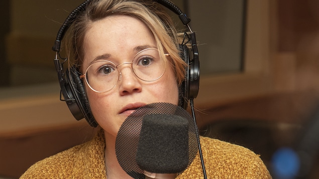 Éliane Gagnon au micro de Catherine Perrin.