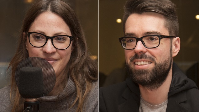 India Desjardins et Olivier Bernard répondent aux questions de Catherine Perrin au studio 18 de Radio-Canada, à Montréal, le 26 mars 2018.