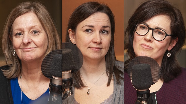 Ghislaine Labelle, Francine Sabourin et Kathryn Peterson au micro de Catherine Perrin.