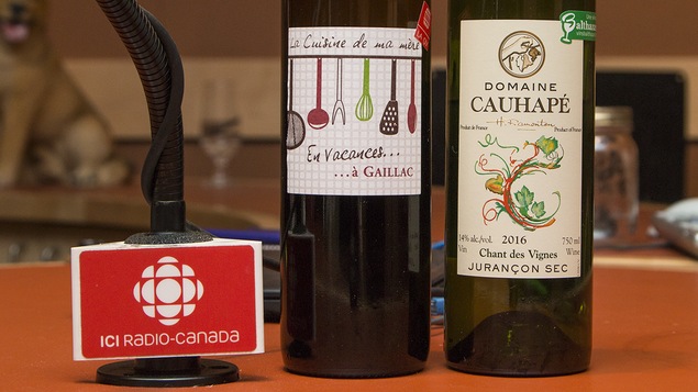 Gros plan sur les bouteilles sélectionnées par la Master Sommelier Élyse Lambert.