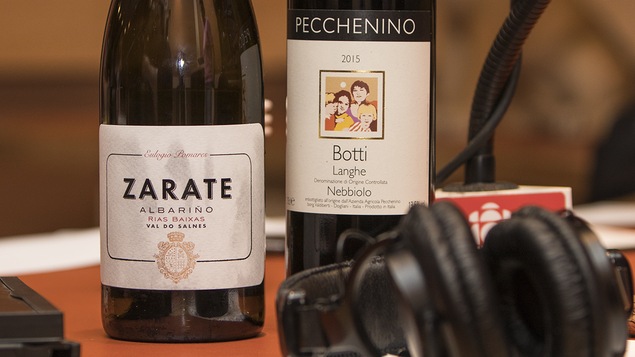 Gros plan sur les bouteilles sélectionnées par la Master Sommelier Élyse Lambert.