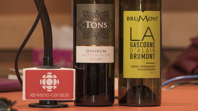 Gros plan sur les bouteilles sélectionnées par la Master Sommelier Élyse Lambert.