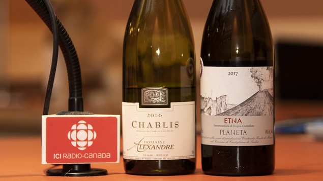 Gros plan sur les bouteilles sélectionnées par la Master Sommelier Élyse Lambert