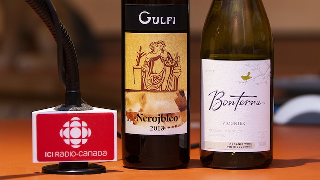 Gros plan sur les bouteilles sélectionnées par la Master Sommelier Élyse Lambert.