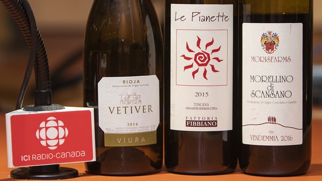 Gros plan sur les bouteilles sélectionnées par la Master Sommelier Élyse Lambert.