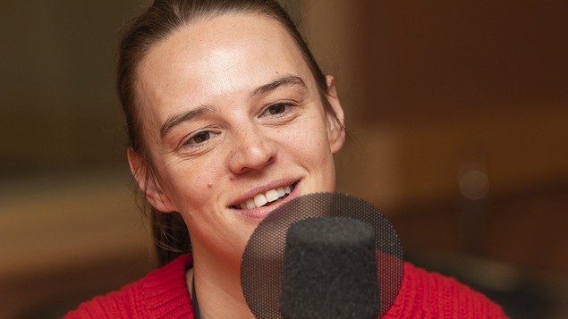 Jessica Lee Gagné au micro de Catherine Perrin.