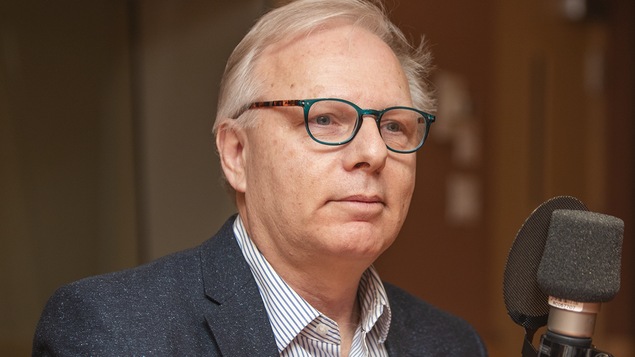 Jean-François Lisée au micro de Catherine Perrin.