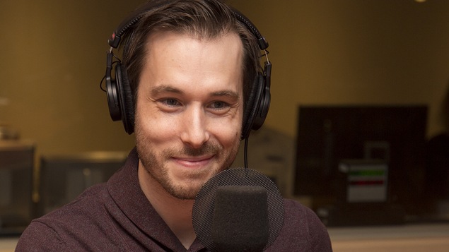 Luc Langevin répond aux questions de Catherine Perrin au studio 18 de Radio-Canada, à Montréal, le 19 mars 2018.