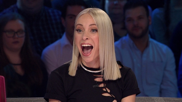 Marie-Mai fait une mine surprise sur le plateau de l'émission <i>1res fois</i> Marie-Mai fait une mine surprise sur le plateau de l'émission <i>1res fois</i>