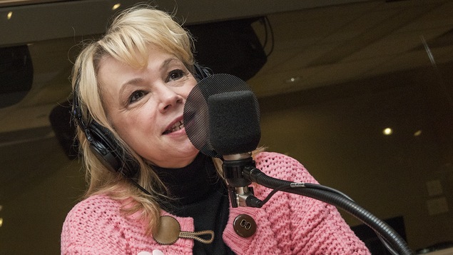 Martine St-Clair au micro de Catherine Perrin