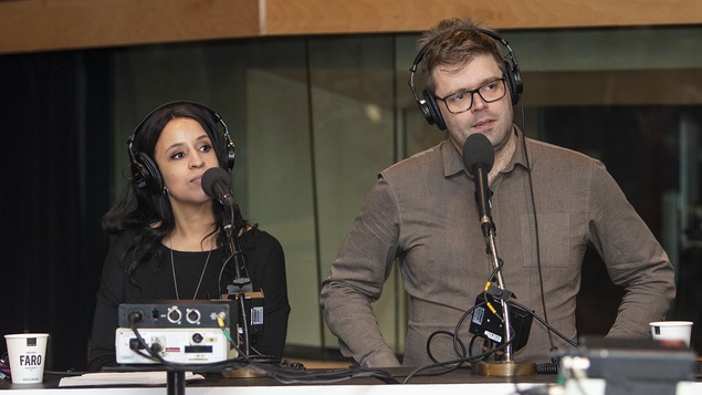 Bouchra Ouatik et Jeff Yates au micro de Catherine Perrin.