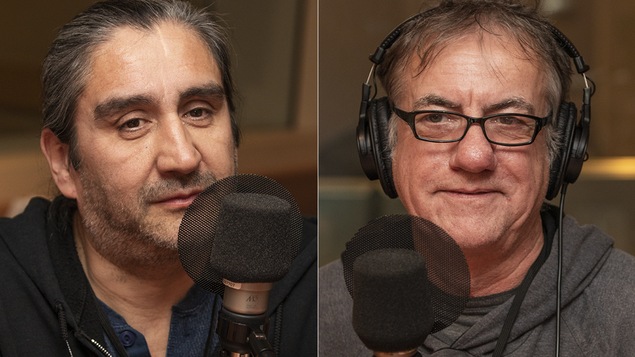 Carlos Vergara et Claude Samson, du groupe Les petites tounes, au micro de Catherine Perrin.