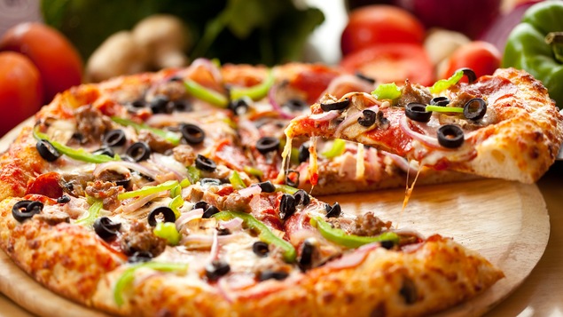 Dibayar 4,5 Juta Sehari Buat Makan Pizza, Mau?