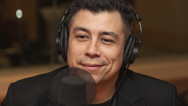 Victor Quijada au micro de Catherine Perrin.