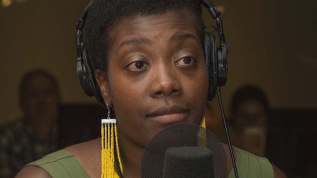 Rhodnie Désir au micro de Stéphan Bureau.