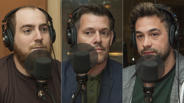 Phil Roy, Jean-Charles Panneton et Félix-Antoine Tremblay au micro de Catherine Perrin.