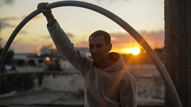 Une photo de Mohamed Dhiaa Gharbi prise pendant le tournage du documentaire <i>Rue de la Victoire</i>.