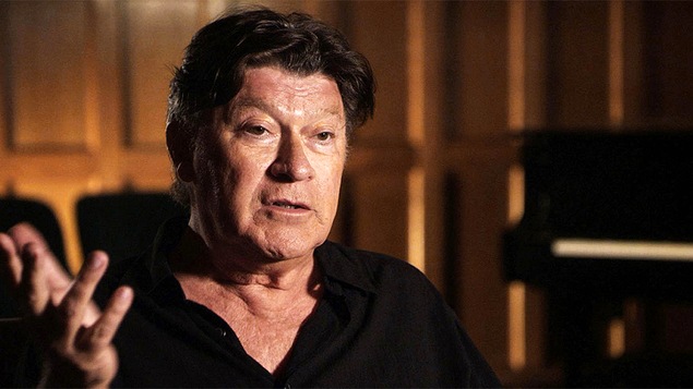 Robbie Robertson dans le documentaire <i>Rumble : The Indians Who Rocked The World</i>, réalisé par Catherine Bainbridge