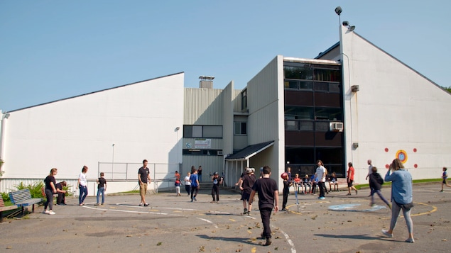 La cour d'école de l'école Saint-François, à Québec.