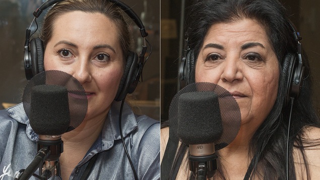 Adelle Tarzibachi et Arpik Souvalian au micro de Catherine Perrin.