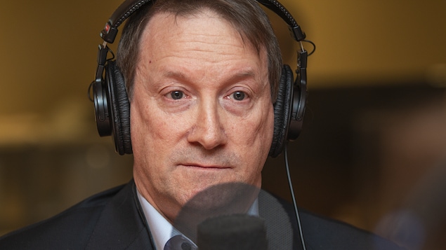 Louis Vachon au micro de Catherine Perrin.