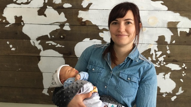 Nadia Dorval et son fil Eddy qui a tout juste deux semaines.