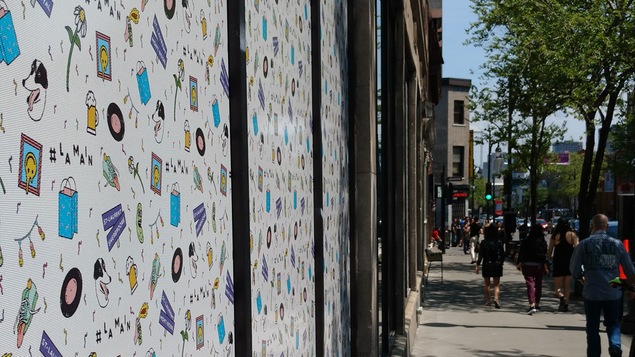 Une des installations de l'artiste Pony sur le boulevard Saint-Laurent, qui vise à contrer le vandalisme.