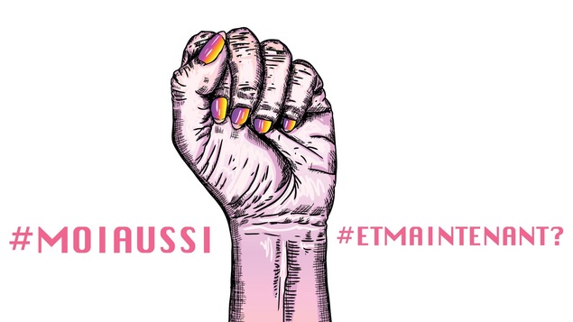 Un poing levé avec les ongles peints en jaune et rose, entouré des mots-clics #moiaussi et #etmaintenant
