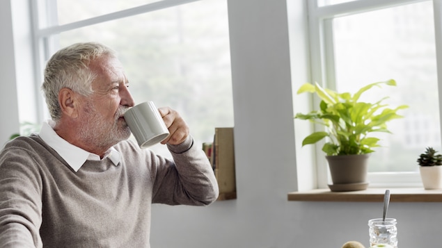 Selon le recensement de la population de 2011, il y a 4 945 00 de personnes Ã¢gÃ©es de 65 ans et plus au Canada. Parmi elles, 92,1 % vivaient dans un mÃ©nage ou un logement privÃ©, en couple ou seules.