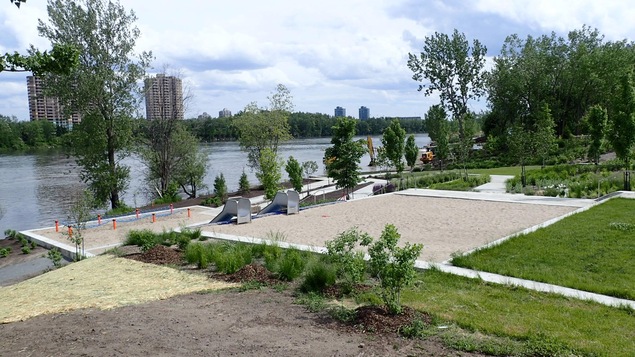 Plage De Verdun Se Baigner Ou Non Dans Le Fleuve Saint