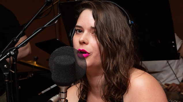 L'autrice répond aux questions de l'animatrice.