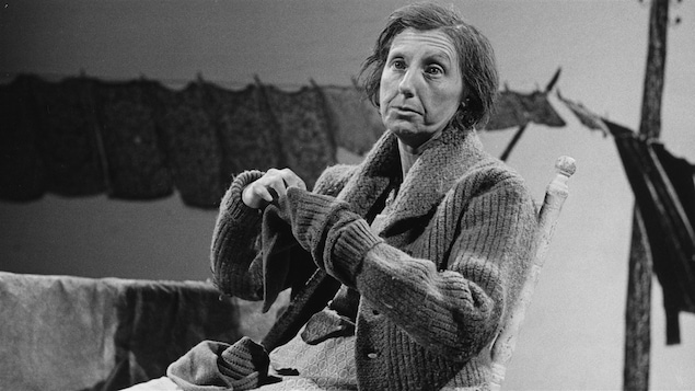 Viola Léger incarnant <i>La Sagouine</i> en 1975