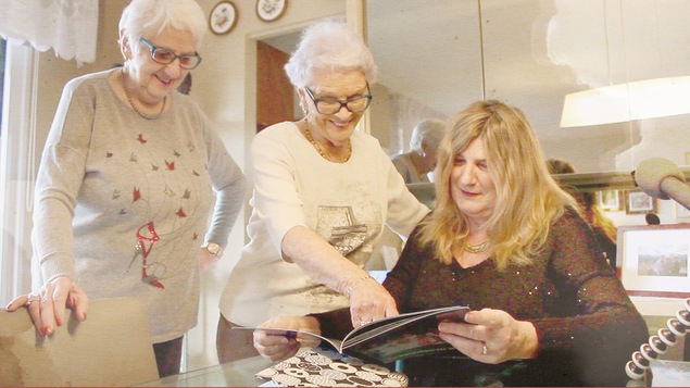 Adrianne Brasseur et Édith Désilet, atteinte d’Alzheimer, en compagnie de Marie-France Bazzo
