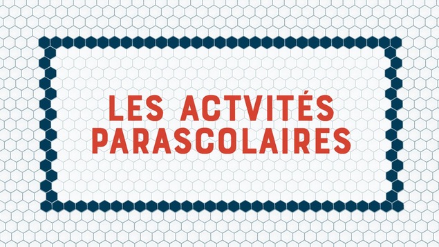 Les activités parascolaires écrit en rouge sur fond blanc.