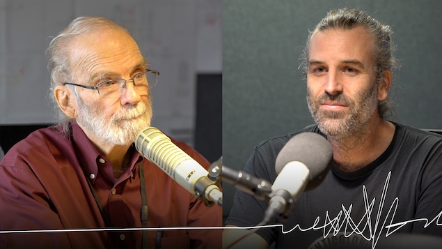 Harvey Mead et Mikaël Rioux, chacun devant un micro de radio.