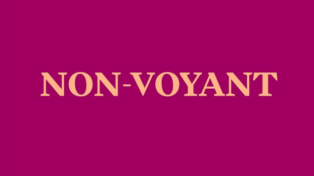 Les mots non-voyants écrits sur fond mauve.