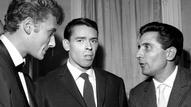 Johnny Hallyday, Jacques Brel et Gilbert Becaud à l'Olympia de Paris, en 1961.
