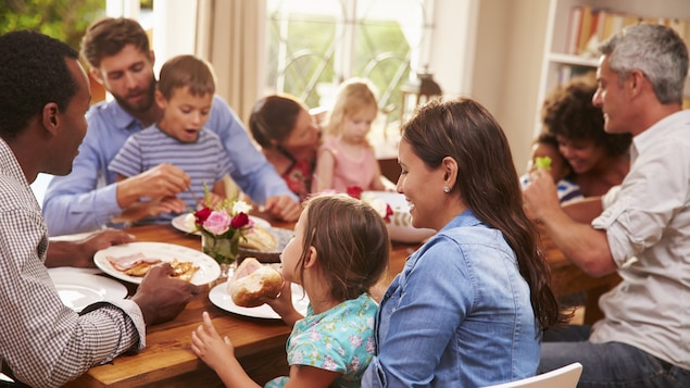 Sacrée Famille Parcourir Ici Radio Canada Première - 