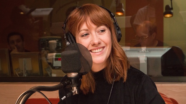 Rose-Aimée Automne T. Morin dans le studio de l'émission La sphère.