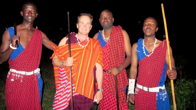 Les villageois ont fait la fête avec Arthur.
