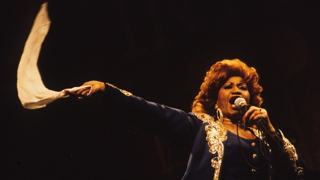 La diva Celia Cruz lors de son spectacle au Festival de jazz en 1990