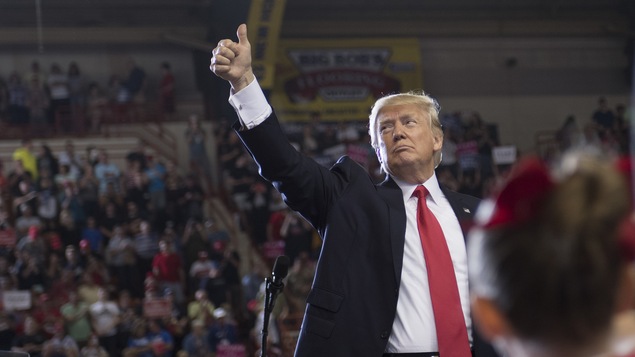 Le président américain Donald Trump lors d'un ralliement partisan à Harrisburg, en Pennsylvanie, le centième jour de son mandat