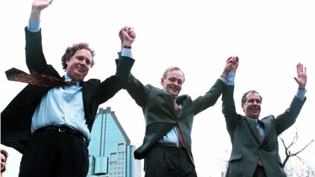 Jean Charest, Jean Chrétien et Daniel Johnson lors du grand rassemblement pour le non à la place du Canada, le 27 octobre 1995.