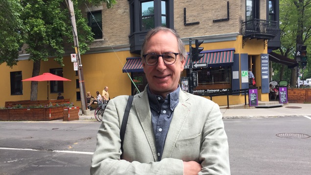 La photo de Michel Labrecque prise par Luc Fortin, devant la Maison des cyclistes