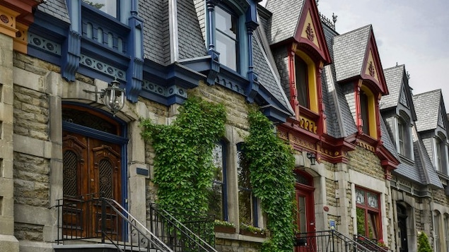 Toitures colorées de maisons du Plateau-Mont-Royal. Toitures colorées de maisons du Plateau-Mont-Royal.