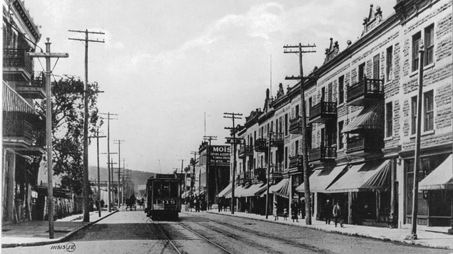 Tramway sur l'avenue Mont-Royal.