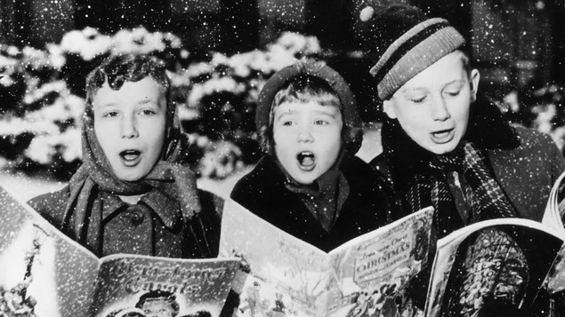 Trois jeunes choristes en 1957