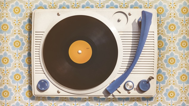 Le yéyé, c'était aussi des chansons de vacances, légères et ensoleillées.