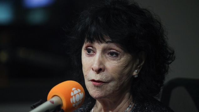 En studio, Mme Suzanne Girard, présidente de l’Association des proches aidants de la Capitale-Nationale.