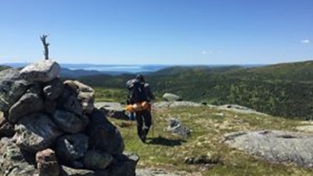 Randonneur dans les monts Groulx